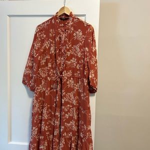 Beautiful floral dress. Perfect for a wedding guest!